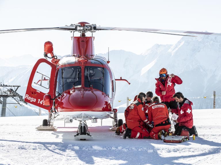 Rettungseinsatz mit Helikopter am Berg